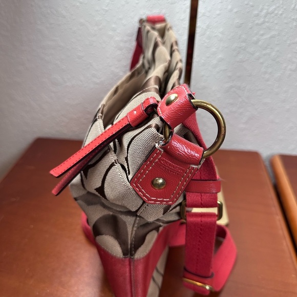 Stylish Pink and Brown Coach bag - Picture 3 of 14